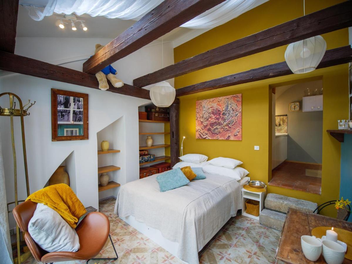 Romantic Nest Under Prague Castle Exterior foto